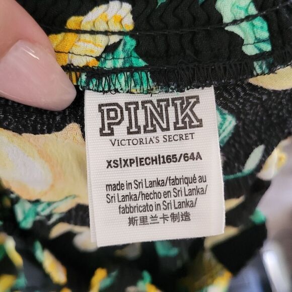 Victoria's Secret PINK Black Lemon Print Smocked Shorts Sz XS - Picture 5 of 6
